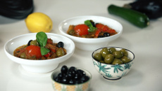 Mélange ensoleillé de légumes aux olives