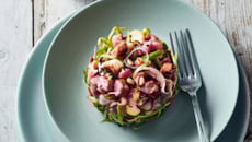 Tartare de veau, asperges vertes et palourdes