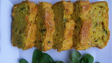Cake au crabe, au basilic frais et au curcuma