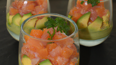 Verrine de crabe, saumon et avocat aux agrumes