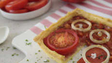 Tarte à l'oignon et à la tomate