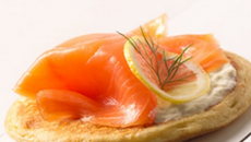 Saumon fumé et toast au miel