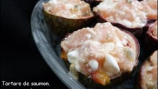 Tartare de saumon, cottage cheese et fruits de la passion