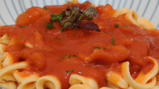 Pâtes d'alsace à la sauce tomate et au Riesling