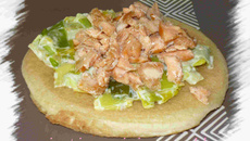 Blinis de saumon sur lit de poireaux