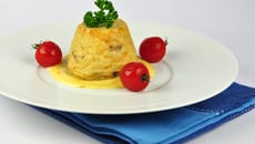 Timbales de coquillettes aux champignons, parmesan et noix de pécan à la sauce moutarde