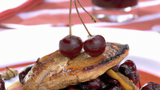 Escalope de foie gras d'oie grillée aux cerises noires d'Eguisheim
