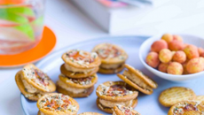 Sandwiches de crakers goût pizza à la ricotta