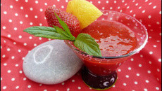 Smoothie fraise, menthe et citron