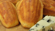 Madeleines au roquefort