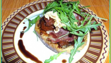 Tartine de pain perdu au parmesan et tomates séchées