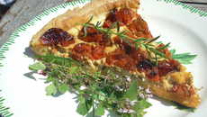 Tarte au chèvre frais et tomates cerises confites