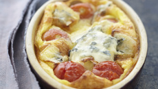 Clafoutis de tomates cerises au Bresse Bleu