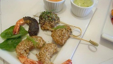 Crevettes et St Jacques croustillantes aux sésame et pavot mayonnaise wasabi et mayonnaise sauce coktail