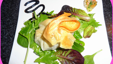 Aumonières aux gambas, oignons confits caramélisés