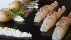 Pommes de terre Grenailles de l'ile de ré au raifort, épaisses tranches de daurade à cru