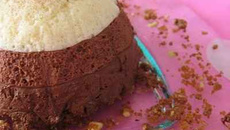 Dômes aux trois chocolats et croustillant aux amandes