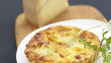 Tarte croustillante au Morbier et au jambon de montagne