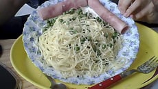 Pâtes au jambon et aux petits pois