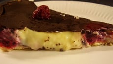 Tarte chocolat blanc-noix de coco et framboises