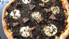 Pizza à la tapenade noire