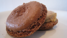 Macarons chocolat / foie gras