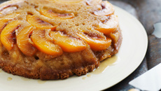 Gâteau renversé aux pêches