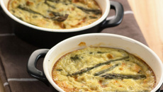 Clafoutis aux asperges vertes et Crème de Saint Agur