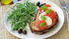 Bruschetta caprese