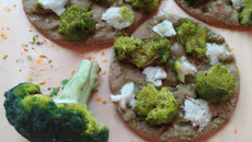 Galettes de brocolis et de chou-fleur