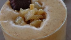 Verrines de poires flambées et mousse pralinée