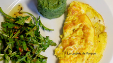 Salade de pissenlits, omelette et purée à la spiruline