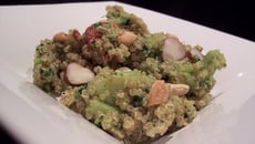 Salade chaude de quinoa aux brocolis, chorizo et deux noix
