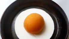 L'œuf au plat en trompe-l'œil