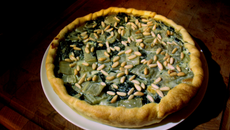 Quiche aux blettes, roquefort et raisins secs