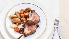 Carré d'agneau à la moutarde Pommery à l'ancienne, cranberries