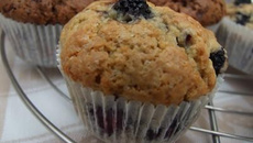 Muffins mûres et liqueur de rose