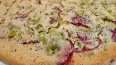 Gâteau aux fraises Charlotte, pistaches et graines de pavot