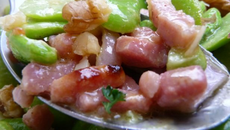 Salade de fèves aux lardons et aux noix