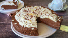 Cheesecake sans cuisson au chocolat et chantilly au coco