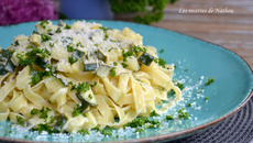 Tagliatelle aux courgettes sautées à l'ail, citron et persil