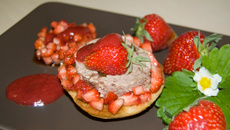 Pâté ardennais aux fraises et vinaigre balsamique aux fleurs de brunelle