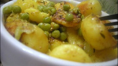 Pommes de terre marinées et petits pois aux épices