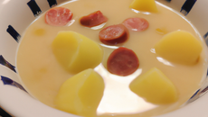 Soupe de pommes de terre à la saucisse