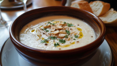 Ajo blanco de fenouil aux amandes et à l'huile d'origan maison