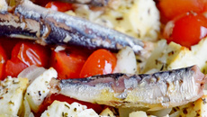 Tomates rôties à la feta et aux petites sardines