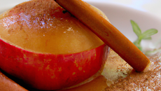 Déclinaison de pommes aux senteurs épicées, perle de Chine au pain d'épices, gelée à l'infusion d'anis étoilé et pommes poêlées cannelle