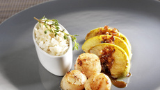 St Jacques, pommes et chutney