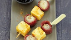 Brochettes de canard emmental grand cru et petits oignons