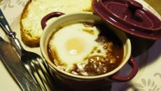 Œufs en meurette en cocotte